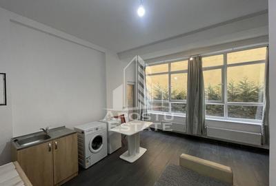 Spatiu comercial + loc de parcare,  23 mp,  Zona Soarelui - 2