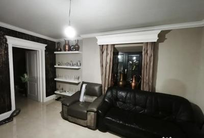 Casă cu 8 camere cu Teren 750 Mp în Central