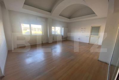 Caldire Comerciala, 1000 mp,stradal, locuri de parcare, zona - 34