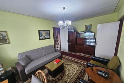 Apartament cu 2 camere semidecomandat în Micro I - 8