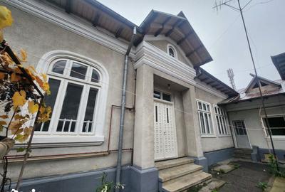 Casă cu 4 camere cu Teren 250 Mp în Calea București - 1