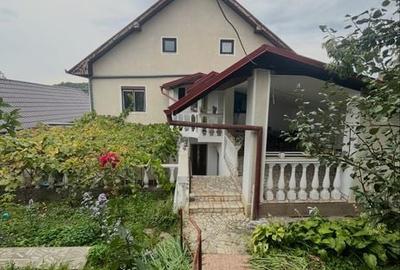 Spațiu comercial, de 300 mp, în Central - 4