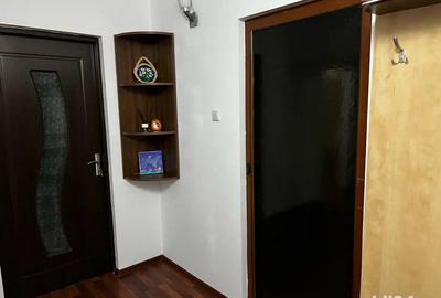 Ap. cu 3 camere , decomadat, et.3 - 6