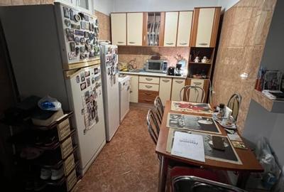 Vila 10 camere | Curte| Vitan | Metrou| Mihai Bravu 10' - 11