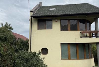 Casă cu 6 camere cu Teren 608 Mp în Câlnic - 1