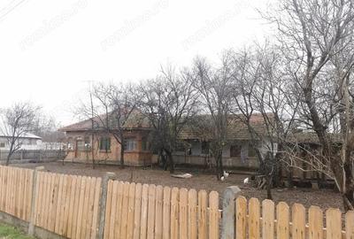 Casă cu 4 camere cu Teren 965 Mp în Grădiștea - 1