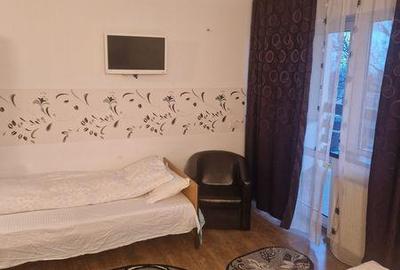 Casă cu 4 camere cu Teren 27 Mp în Central - 1