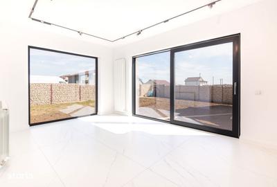 Casă cu 4 camere cu Garaj în Corbu - 6