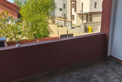 Casă cu 6 camere cu Teren 400 Mp în Podari - 1