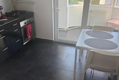 Apartament cu 3 camere decomandat în Dosu Bricii