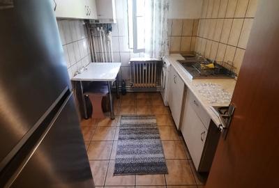 Apartament cu 2 camere, etaj 2/4, zona Podu Ros - 9