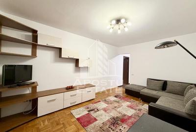 Apartament cu 2 camere semidecomandat, mobilat în Complex Studențesc