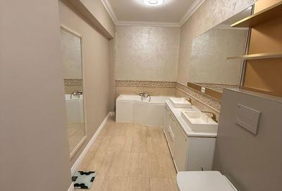 Apartament cu 4 camere decomandat în CET - 8