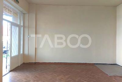 Spatiu comercial de inchiriat 40 mp zona Piata Noua Cisnadie