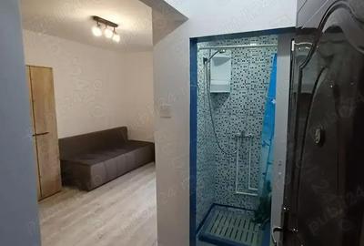 Garsoniera 1 decembrie-modern-metrou la scara blocului