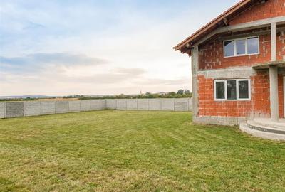 Casă cu 5 camere cu Teren 900 Mp în Tileagd - 2