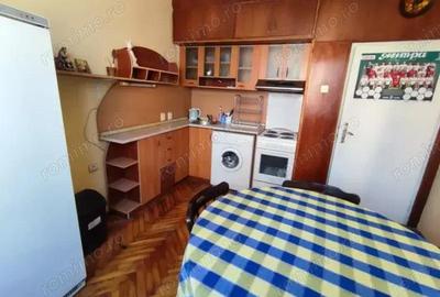 Garsoniera situata la etajul 3 zona UMT - 3