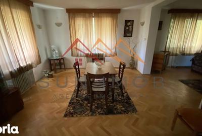Casă cu 7 camere cu Teren 3100 Mp în Poiana - 12