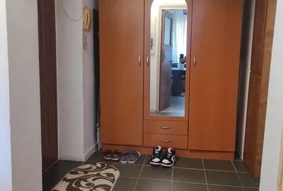 Apartament cu 2 camere semidecomandat, mobilat în Podu Roș - 1