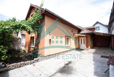 Exclusivitate! De vanzare casa cu 3 camere, in zona semicentrala!