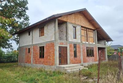 Casa Suseni-Cersani constructie solida, teren 578 mp, zona superba - 1