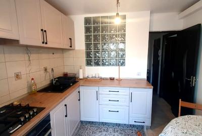 Apartament cu 3 camere decomandat în Nicolina - 2