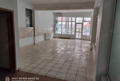 Spațiu comercial, de 80 mp, în Central - 7