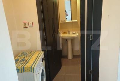 Apartament de vanzare,  cu 2 camere, 33 mp, zona Piata 1 Mai - 8