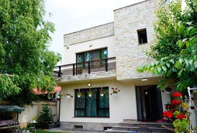 Casă individuală cu 6 camere cu Canalizare în Apărătorii Patriei - 2