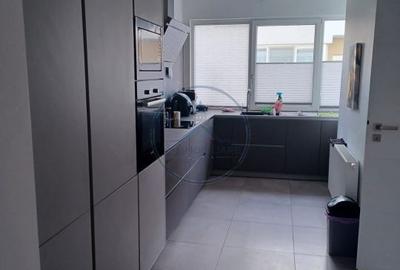 Casă cu 3 camere în Unirea - 2