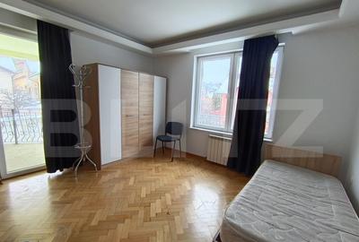 Casă cu 5 camere cu Teren 600 Mp în Central - 1