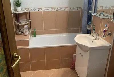 Apartament cu 3 camere decomandat în Soarelui