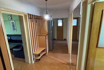 Apartament cu 3 camere decomandat în Decebal - 3