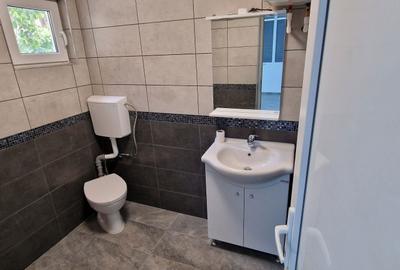 Spațiu comercial, de 85 mp, în Central - 4