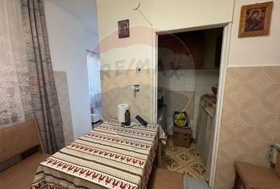 Apartament  cu 3 camere de vanzare 1 Mai - 7