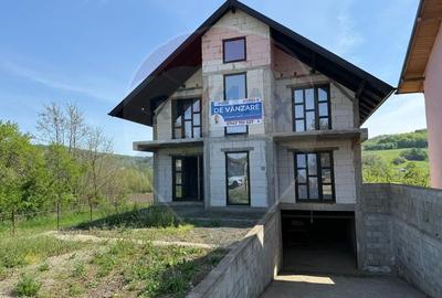 Casă individuală cu 7 camere cu Teren 1800 Mp în Preutești - 1
