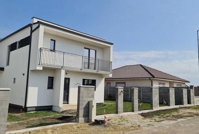 Casă cu 5 camere cu Teren 350 Mp în Dumbrăvița - 1