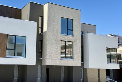 Casă cu 5 camere cu Canalizare în Nord - 1