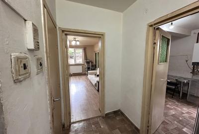 Apartament cu 3 camere semidecomandat, mobilat în Rovine - 2
