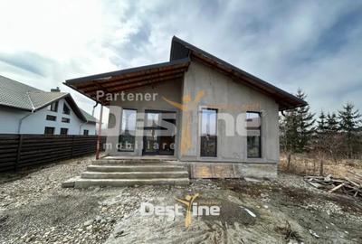 Casă cu 4 camere cu Teren 560 Mp în Girov