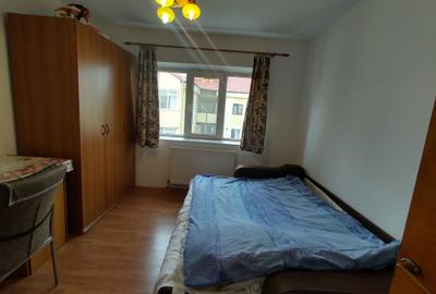 Apartament cu 3 camere decomandat în Micro 2 - 4