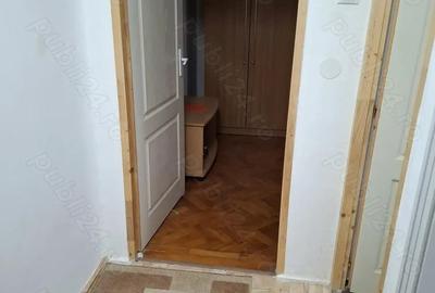 Inchiriez apt.1cam .bloc de 4 etaje ,etaj intermediar 1 - 4