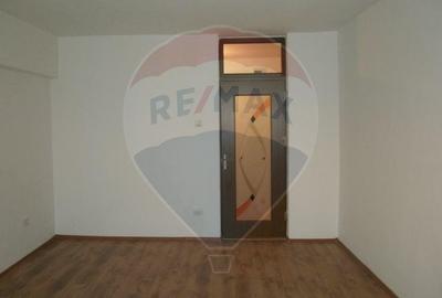 Inchiriere apartament decomandat  2 camere - 3
