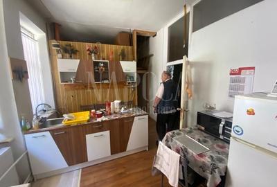 Casă individuală cu 5 camere cu Canalizare în Central - 3