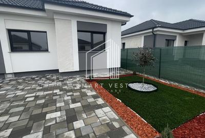 Casă individuală cu 4 camere cu Canalizare în Periferie - 1
