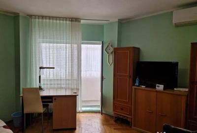 Garsonieră decomandată în 1 Mai - 6