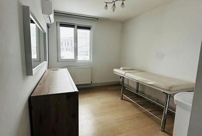 Apartament cu 3 camere, mobilat în Micro 9