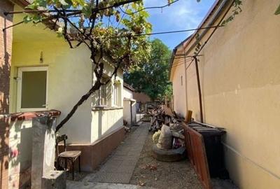 Casa renovabila/demolabila, singur in curte. 63 000 E. Comision 0. - 5