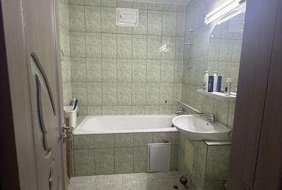 Apartament cu 3 camere semidecomandat în Central - 1