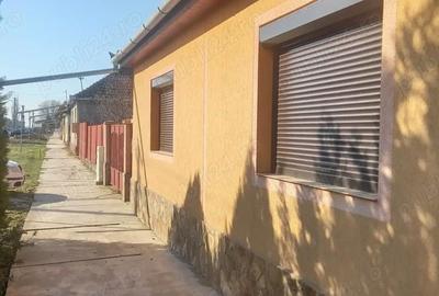 Casă cu 5 camere cu Teren 1638 Mp în Zimandcuz - 1